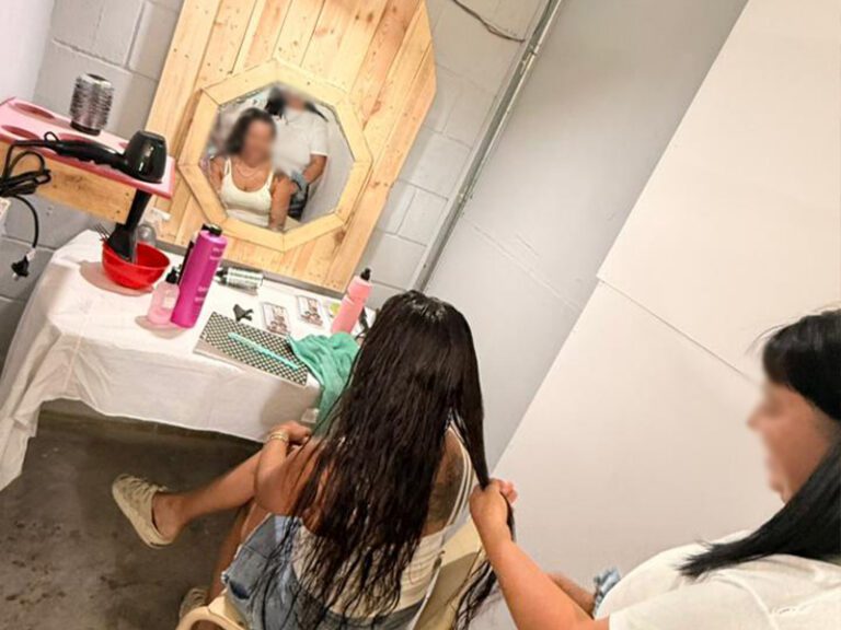 Comenzó un curso de peluquería que impulsa formación y reinserción