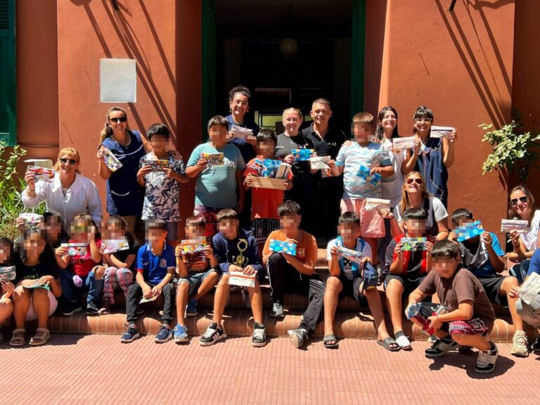 En una cárcel de Junín elaboraron 70 eco cartucheras para una escuela hogar de General Viamonte