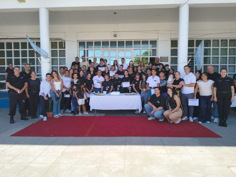 Emotivo acto de ascensos para el personal de la Unidad 8