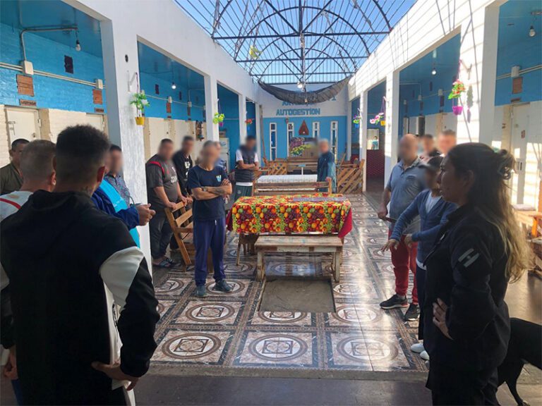 Inició un curso de marroquinería en la Unidad 24 Florencio Varela