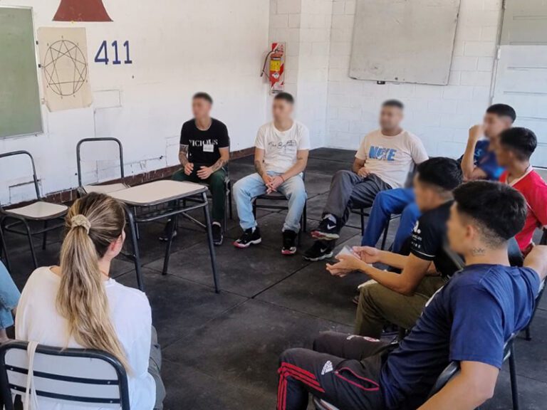 Inició el taller de autoconocimiento y expresión creativa en la Unidad 47