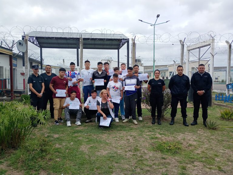 Jóvenes de la Unidad 54 recibieron su certificado tras participar del taller “Escucha y Reflexión”