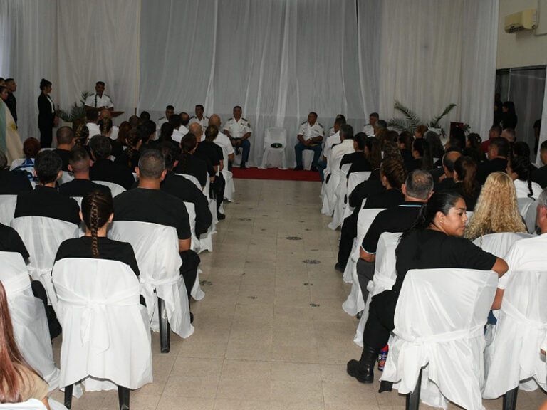Alrededor de 100 agentes de las Unidades de Sierra Chica recibieron sus jerarquías