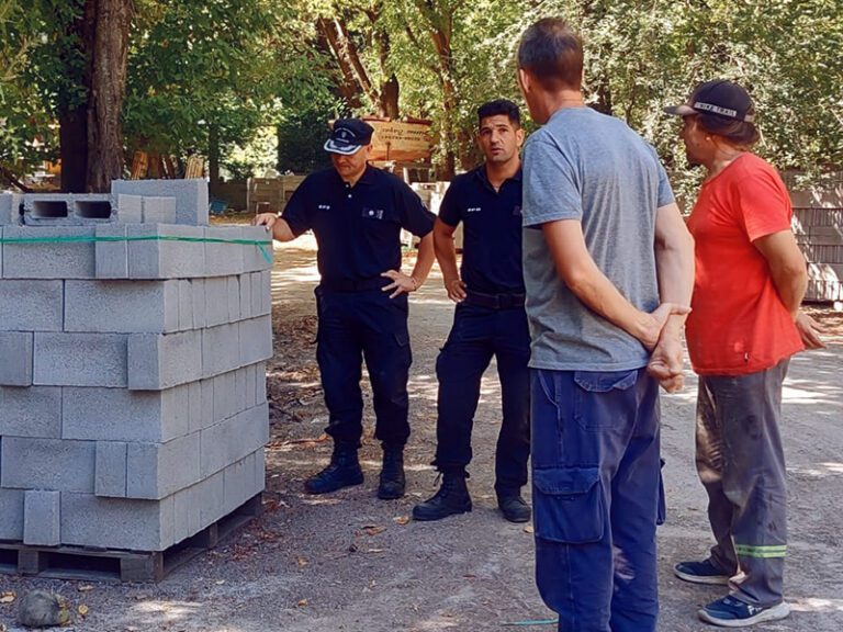 Visita técnica del Polo Productivo Sierra Chica a una fábrica de bloques de Olavarría