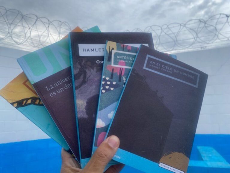 Ediciones Bonaerenses donó libros a la Unidad 38