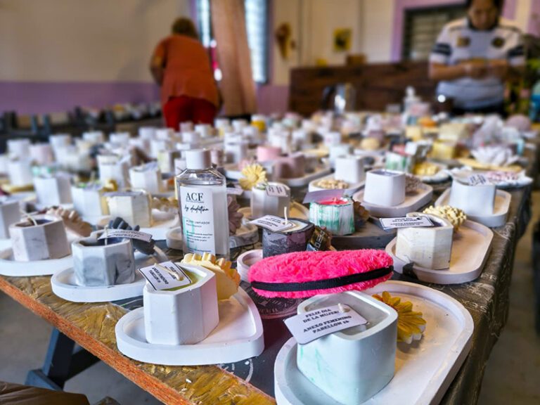 Privadas de la libertad de la Unidad 60 elaboraron artesanías para regalar en el Día Internacional de la Mujer