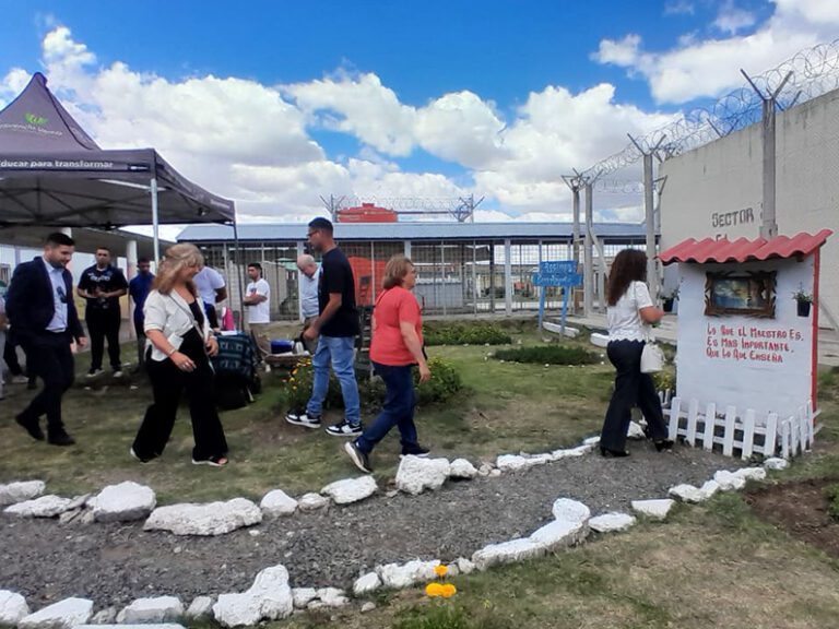 Ceremonia en memoria de Julia Lescano en la Unidad 23