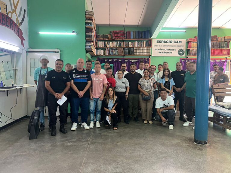 Funcionarios ministeriales participaron de una mesa de diálogo sobre actividades culturales en la Unidad 39