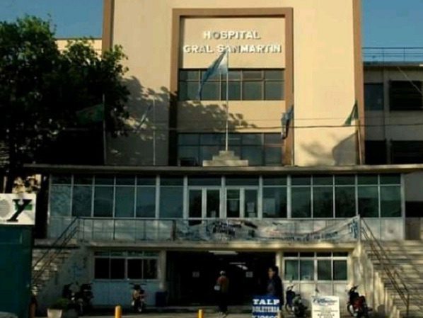 La Plata: una oficial del SPB salvó la vida de un hombre al que habían apuñalado en la vía pública