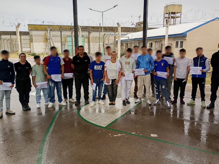 Jóvenes de la Unidad 54 se capacitaron en prevención de adicciones