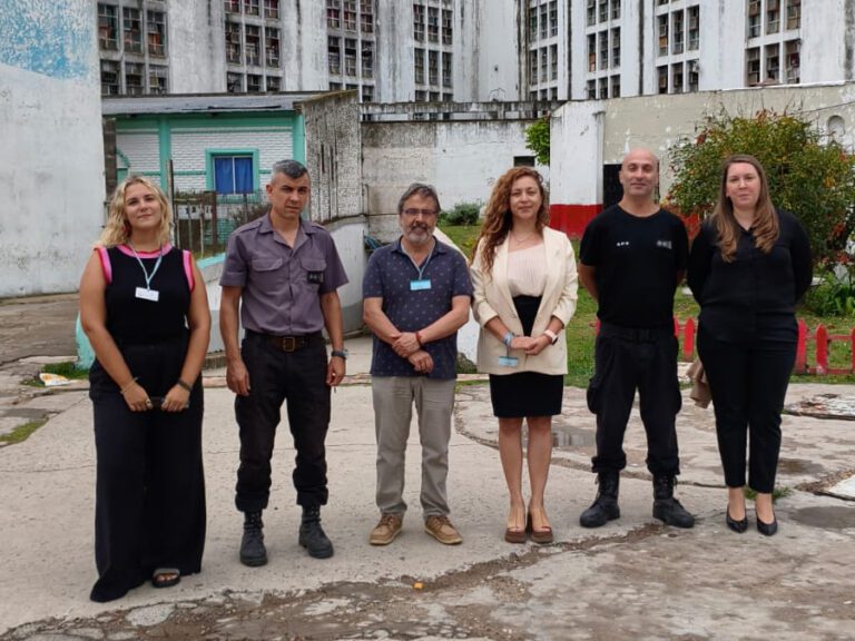 Recorrida institucional internacional en las Unidades 1 Olmos y 8 Los Hornos
