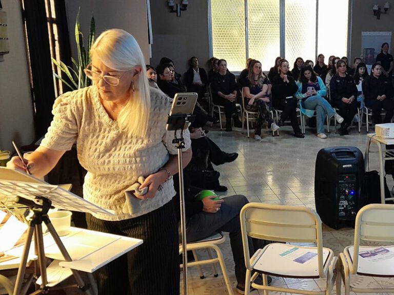 Un encuentro para tejer redes y repensar espacios en el marco del 8M