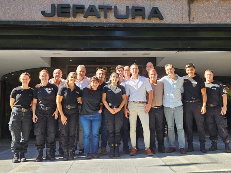 Tras más de tres décadas de servicio, el oficial Carlos Bruno inicia una nueva etapa