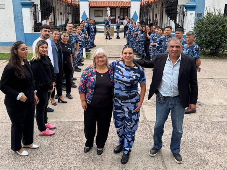 Emotivo retiro de una agente de la Dirección de Operaciones