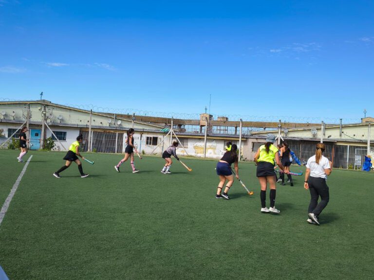 Encuentro de hockey por el Mes de la Mujer en la Unidad 47 San Martín