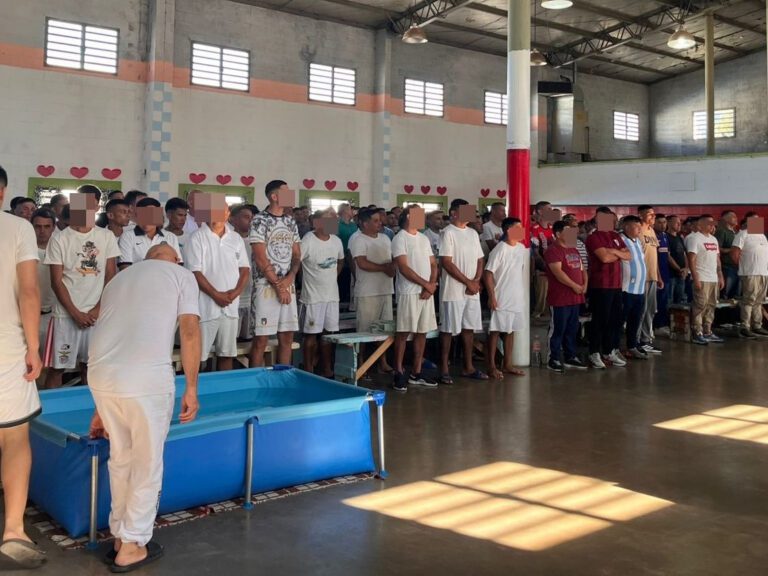 Personas privadas de la libertad fueron bautizadas en aguas en la Unidad 38
