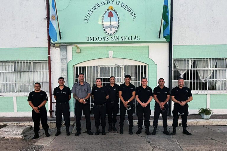 Entrega de jerarquías al personal recientemente ascendido en la Unidad 3 de San Nicolás