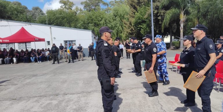 Emotiva entrega de jerarquías en el Complejo Penitenciario Florencio Varela I