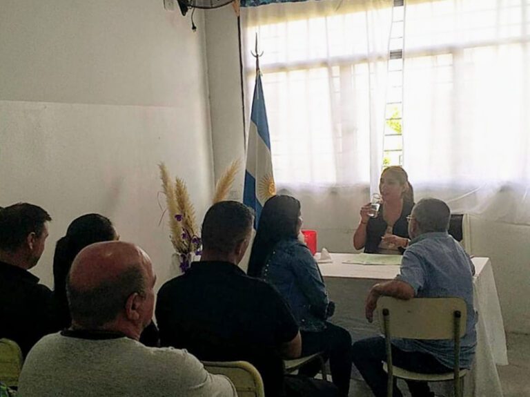 Operativo de documentación en la Unidad 26 de Lisandro Olmos