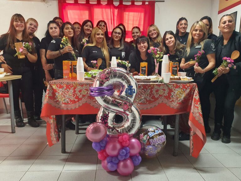 Agasajo por el Día de la Mujer en la Unidad 31