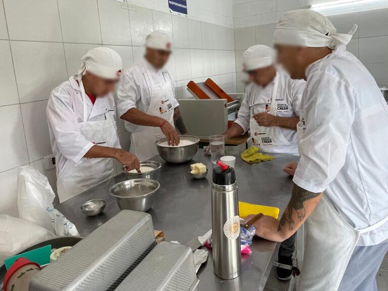 Inició una capacitación para cocinero profesional en la Unidad 47 San Martín