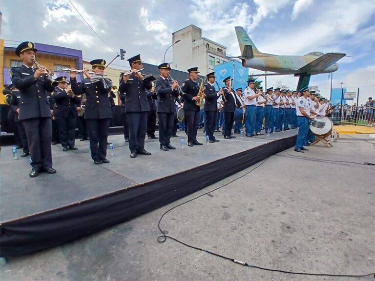 La Banda de Música se presentó en Lanús por el Día del Veterano y de los Caídos en la Guerra de Malvinas