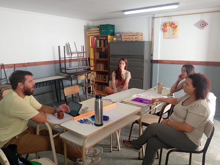 Inicio de taller sobre memoria e identidad en la Unidad 4 de Bahía Blanca