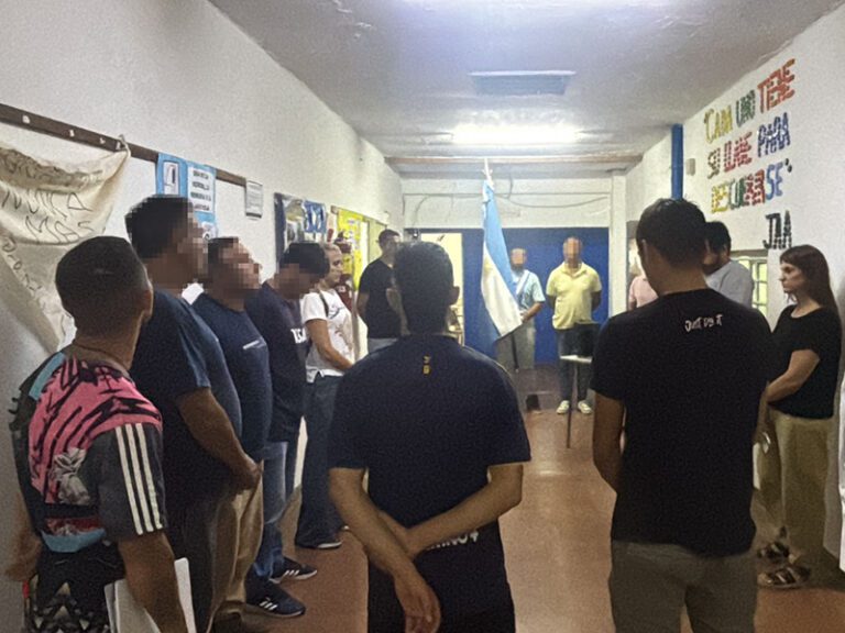 Instituciones educativas de la Unidad 16 rindieron homenaje a los caídos en Malvinas