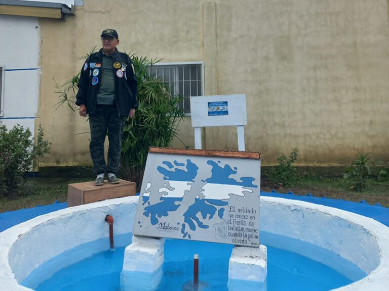 Emotivo homenaje a los héroes de Malvinas en la Unidad 54