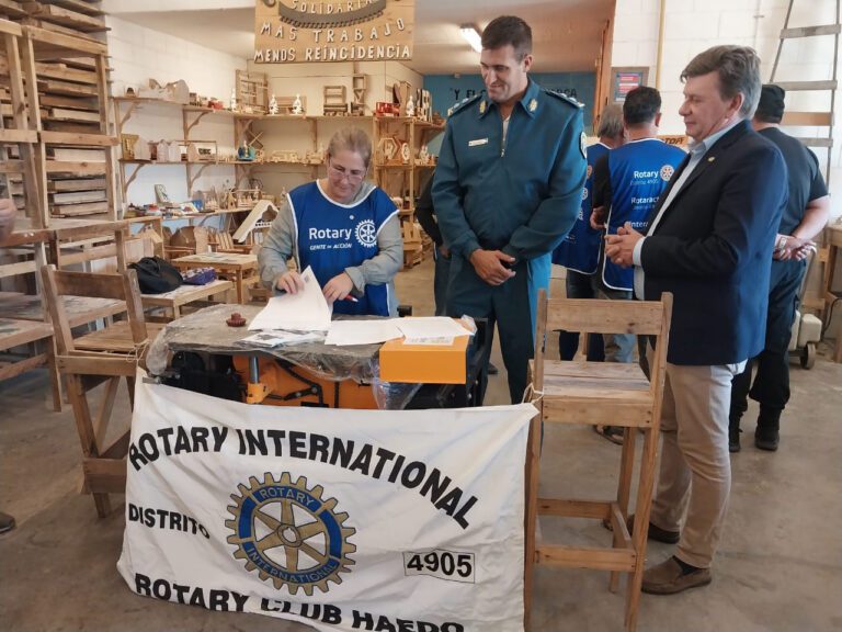 Donación de maquinaria para el taller de carpintería de la Unidad 60