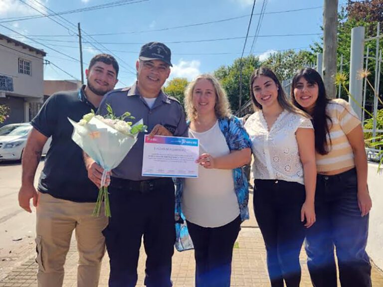 Reconocimiento y despedida a dos agentes en la Unidad 9