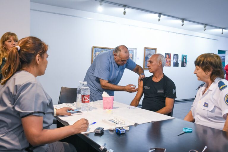 Más de 200 agentes se vacunaron contra la gripe en el Museo del SPB