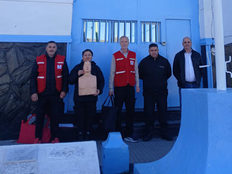 Capacitación en RCP y primeros auxilios en la Unidad 4 de Bahía Blanca