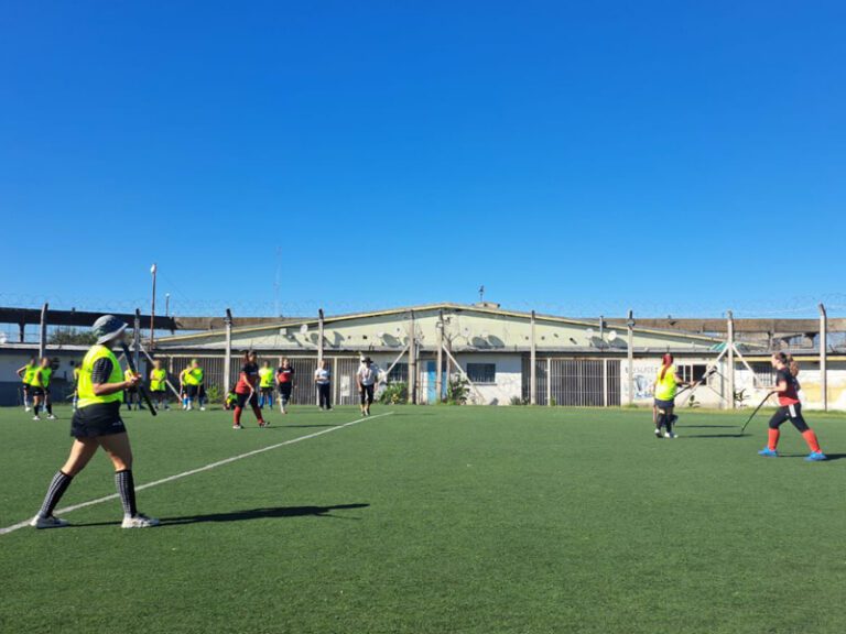 Jornada de hockey femenino en la Unidad 47 San Martín