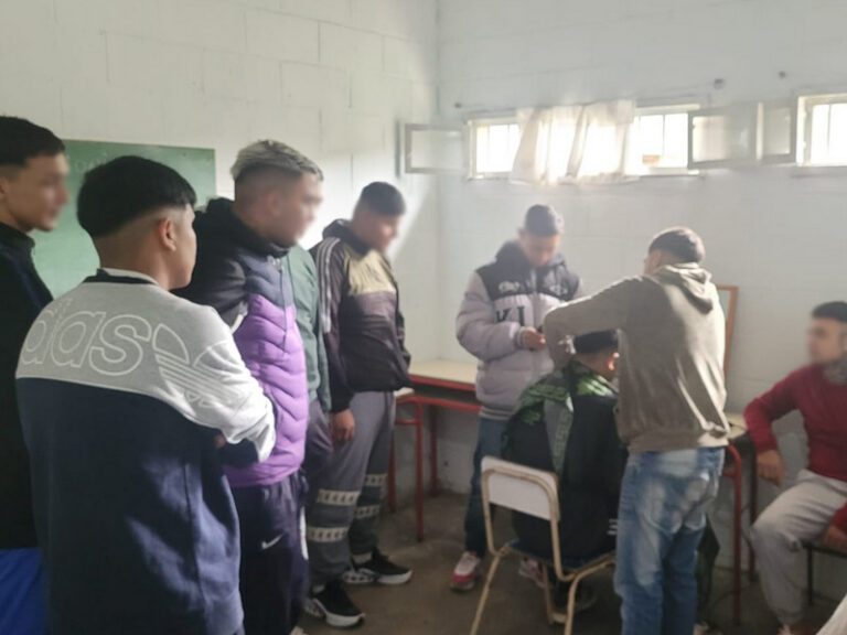 Jornada de talleres y formación para jóvenes en la Unidad 54