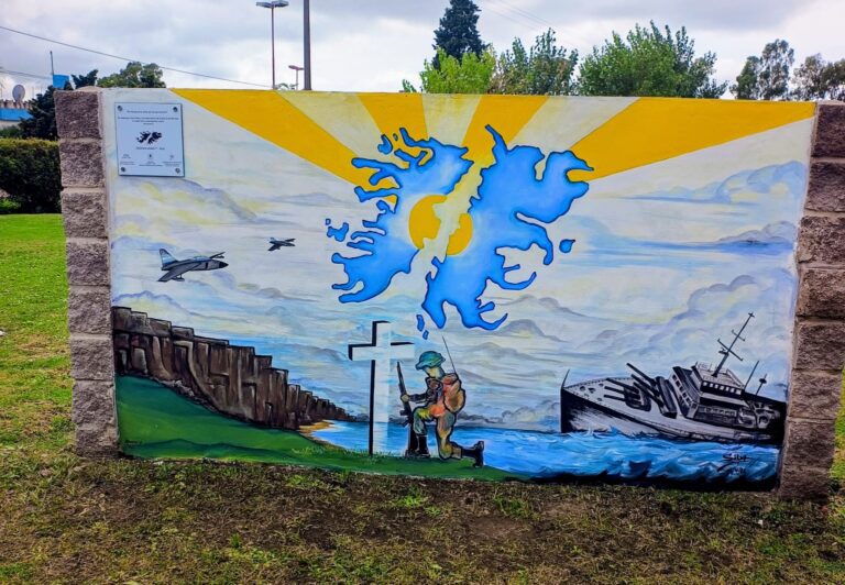 En la Unidad 7 descubrieron un mural en homenaje a los caídos y ex combatientes de la Guerra de Malvinas