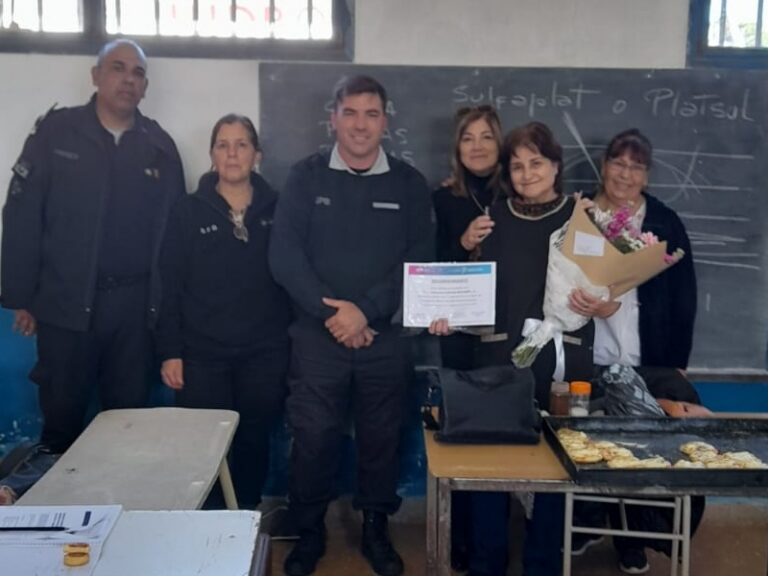 Unidad 28: Emotiva jornada de reconocimiento por la despedida de la instructora del CFP N°401