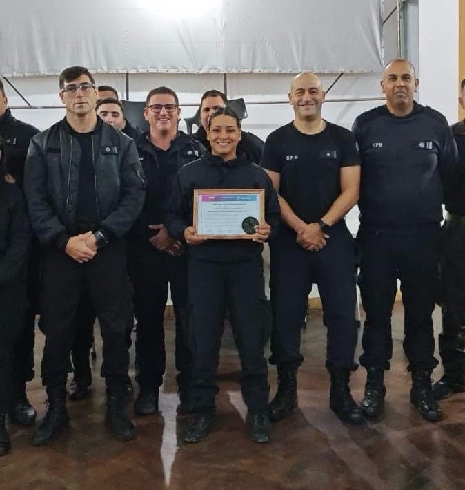 La historia de la primera oficial penitenciaria en aprobar el curso del Grupo de Intervenciones ante Emergencias en la Unidad 28 Magdalena