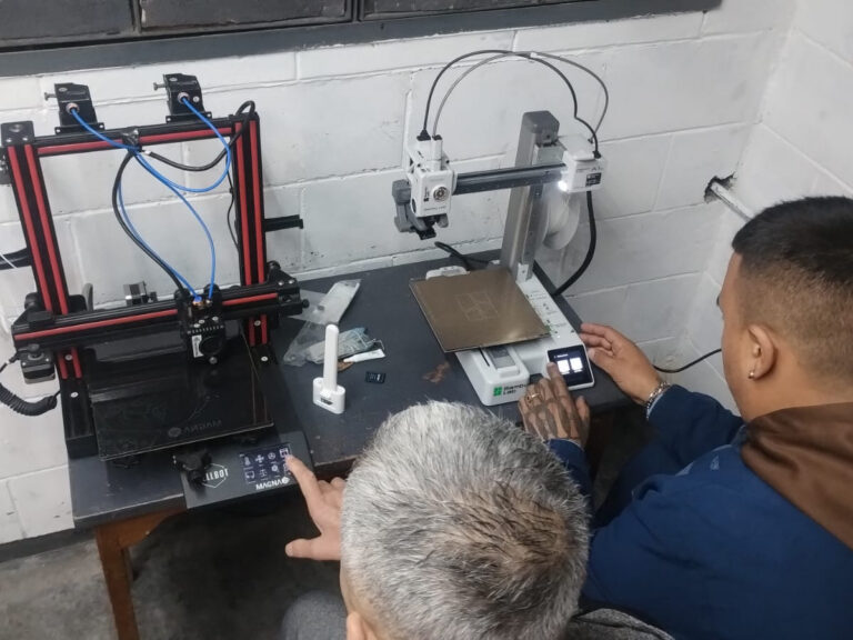 Impulsan un innovador taller de impresión 3D en la Unidad 48 San Martín