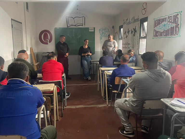 Ponen en marcha un taller de concientización sobre adicciones en la Unidad 23