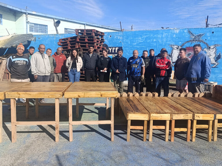 La Unidad 31 realizó una importante donación de mobiliario a la Unidad 8