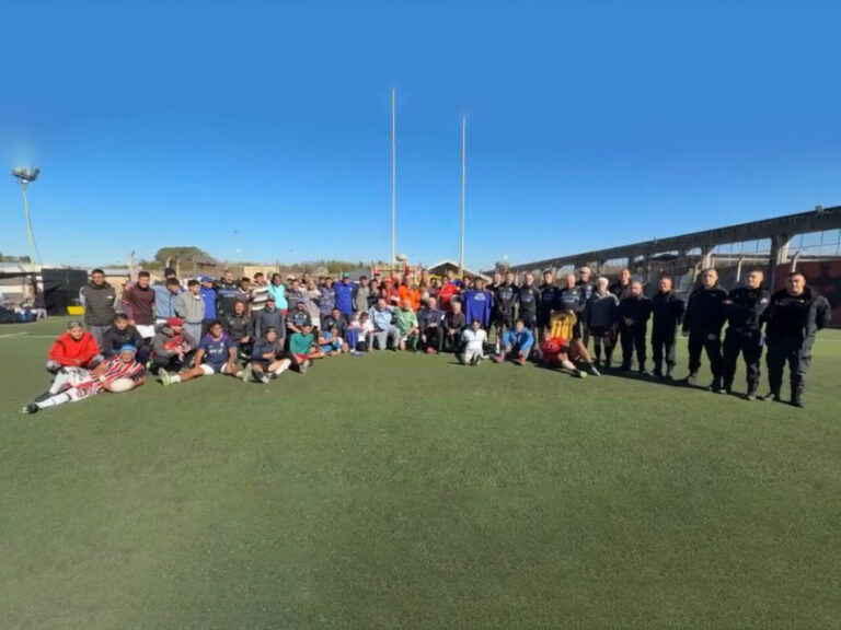 El England Police Rugby Union Football Club visitó la Unidad 48 en una jornada deportiva