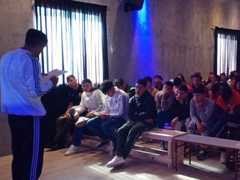 Jornada teatral dedicada a la memoria y la identidad en la Unidad 54
