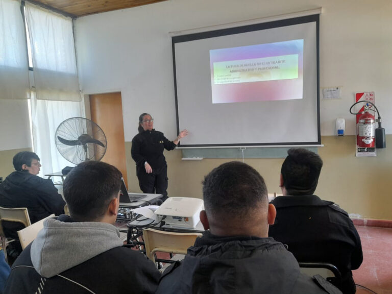 Jornada de dactiloscopía en el Centro de Capacitación de Lisandro Olmos
