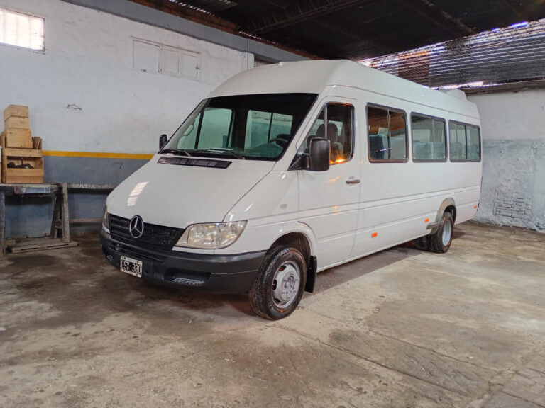 En la cárcel de Mercedes restauraron un minibus y fabricaron 20 vallas metálicas para el municipio