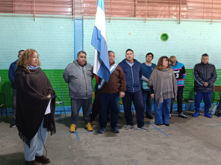 Unidad 13: Alumnos del CENS 453 celebraron el 25 de Mayo