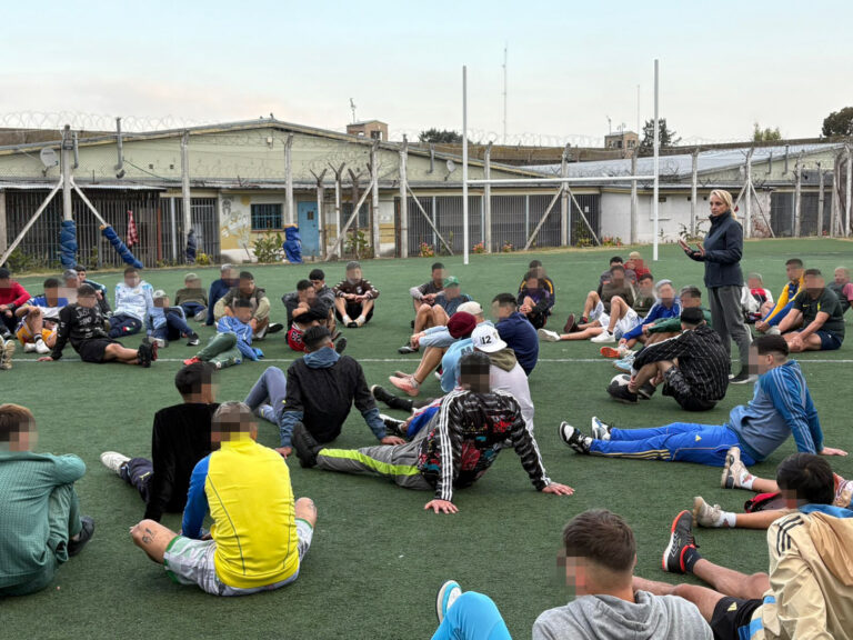 Clínica de fútbol en la Unidad 47 San Martín