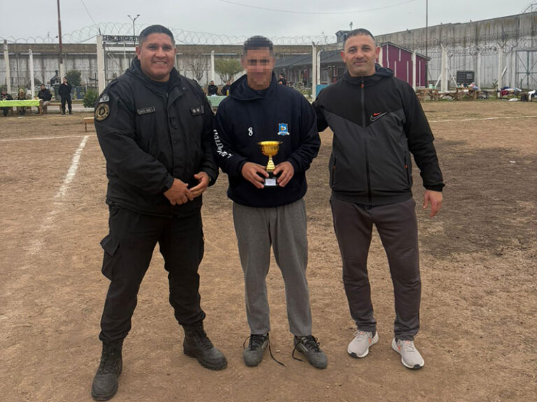 Se realizó un triangular de fútbol en la Unidad 42 de Florencio Varela
