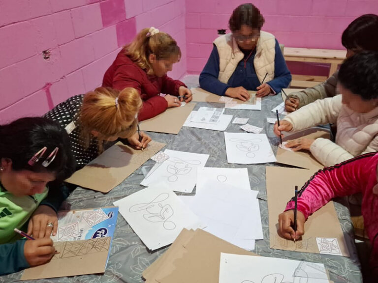 “Conociendo el trazo”: internas de la Unidad 54 iniciaron un taller de dibujo