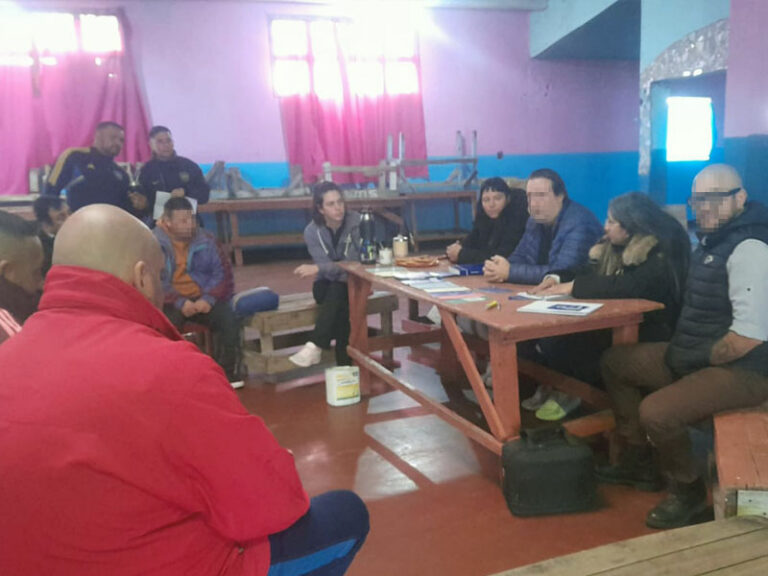 Charla de Narcóticos Anónimos en la Unidad 21